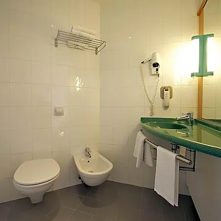 Hotel Ibis Firenze Prato Est 3*